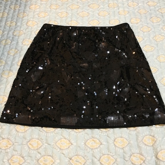 DKNYC Block short , shiny sequence , black skirt, zipper on the side - Picture 6 of 11